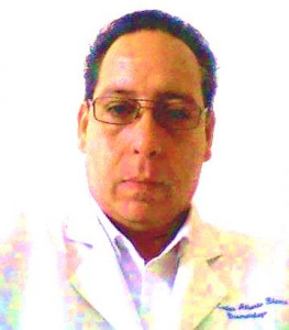 Dr. Carlos Alberto Blanco Córdova. Especialista en dermatología. Editor del sitio.